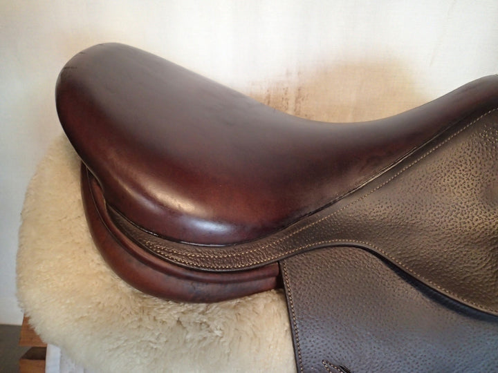 17.5" Luc Childeric Model M Saddle - 2018 - 4.75" dot to dot