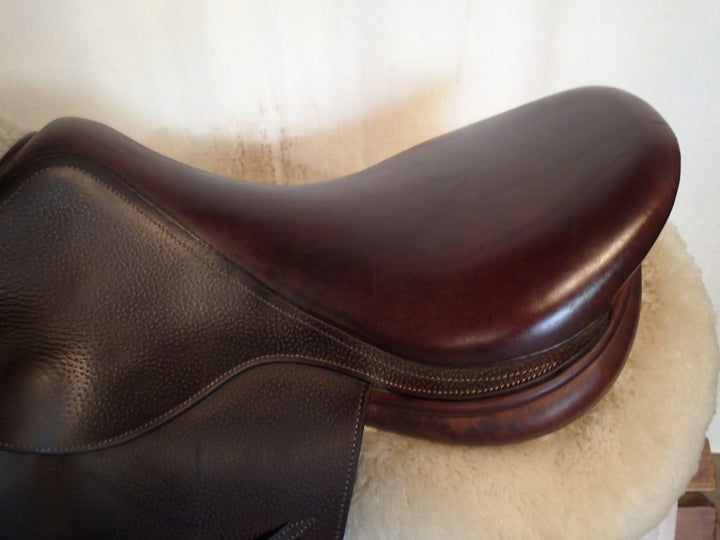 17.5" Luc Childeric Model M Saddle - 2018 - 4.75" dot to dot