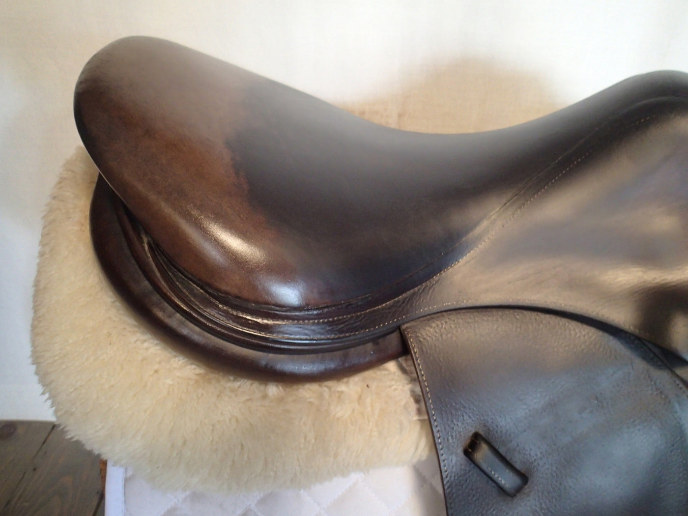 17.5" Voltaire Palm Beach Saddle - 2015 - 4AAA Flaps - 4.75" dot to dot - Pro Panels