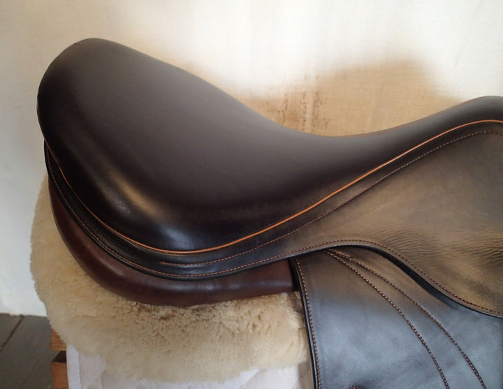 17.5" Equipe Expression Saddle - Full Buffalo - 2008 - 5" dot to dot