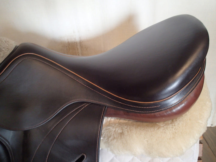 17.5" Equipe Expression Saddle - Full Buffalo - 2008 - 5" dot to dot