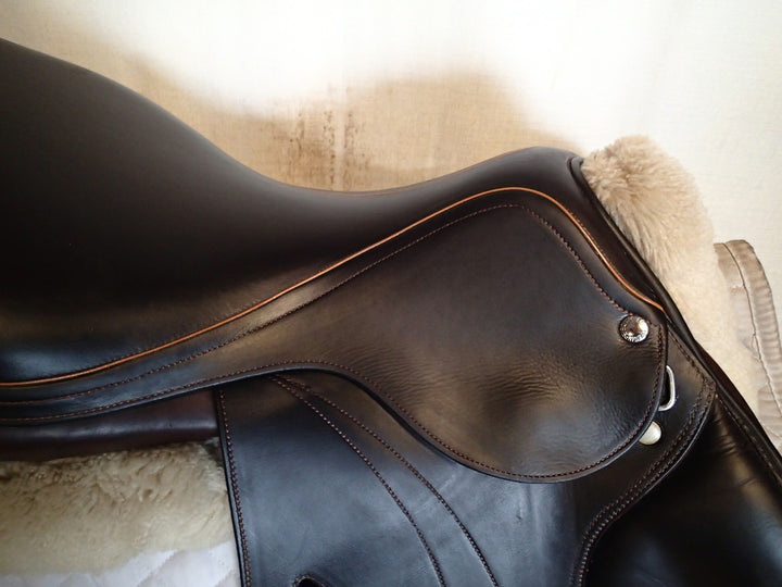 17.5" Equipe Expression Saddle - Full Buffalo - 2008 - 5" dot to dot