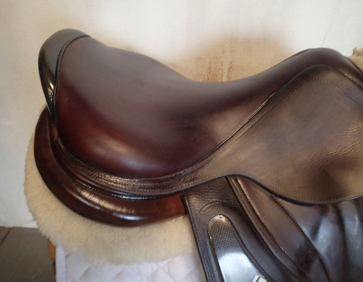 17" CWD 2G Saddle - Full Buffalo - 2012 - 3C Flaps - SE17 - 4.5" dot to dot - Pro Panels