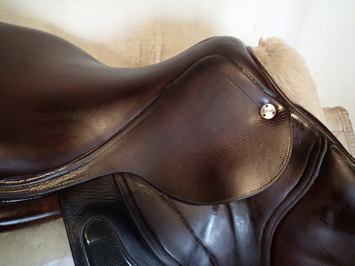 17" CWD 2G Saddle - Full Buffalo - 2012 - 3C Flaps - SE17 - 4.5" dot to dot - Pro Panels