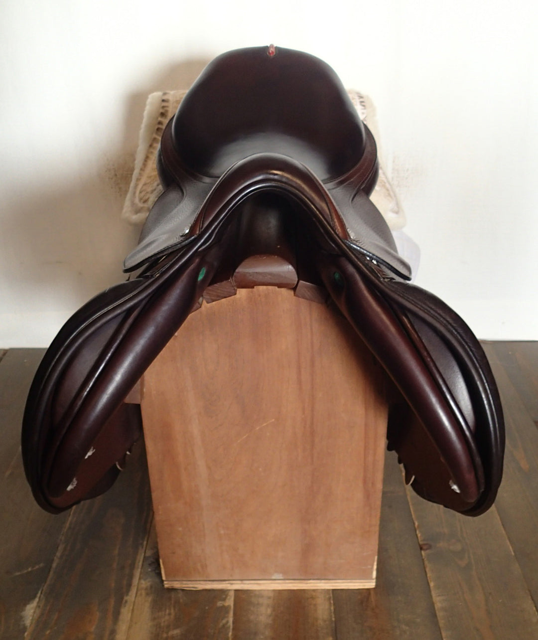 17.5" Equipe Grand Prix Saddle - 2019 - 5.25" dot to dot (000)