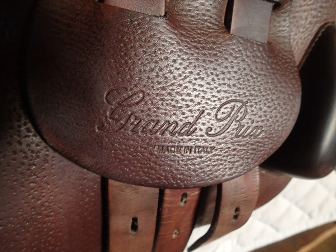 17.5" Equipe Grand Prix Saddle - 2019 - 5.25" dot to dot (000)