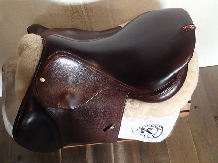 17.5" Equipe Grand Prix Saddle - 2019 - 5.25" dot to dot (000)
