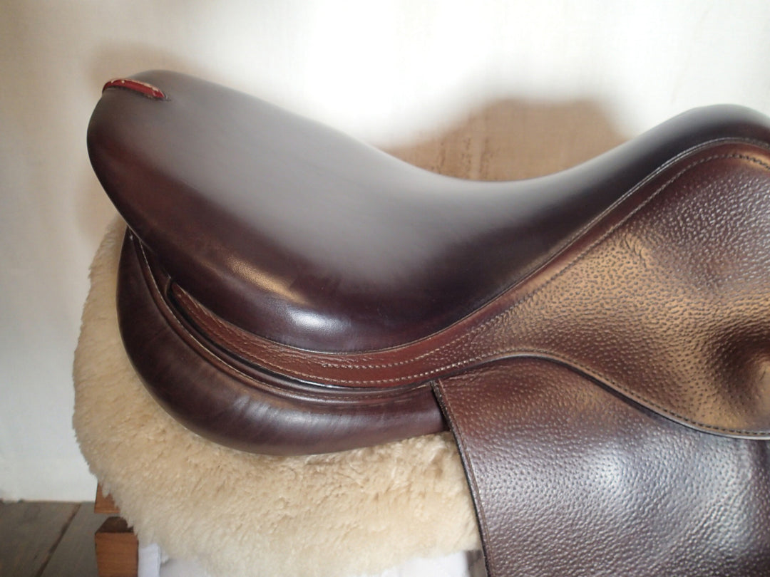 17.5" Equipe Grand Prix Saddle - 2019 - 5.25" dot to dot (000)