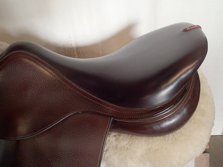 17.5" Equipe Grand Prix Saddle - 2019 - 5.25" dot to dot (000)