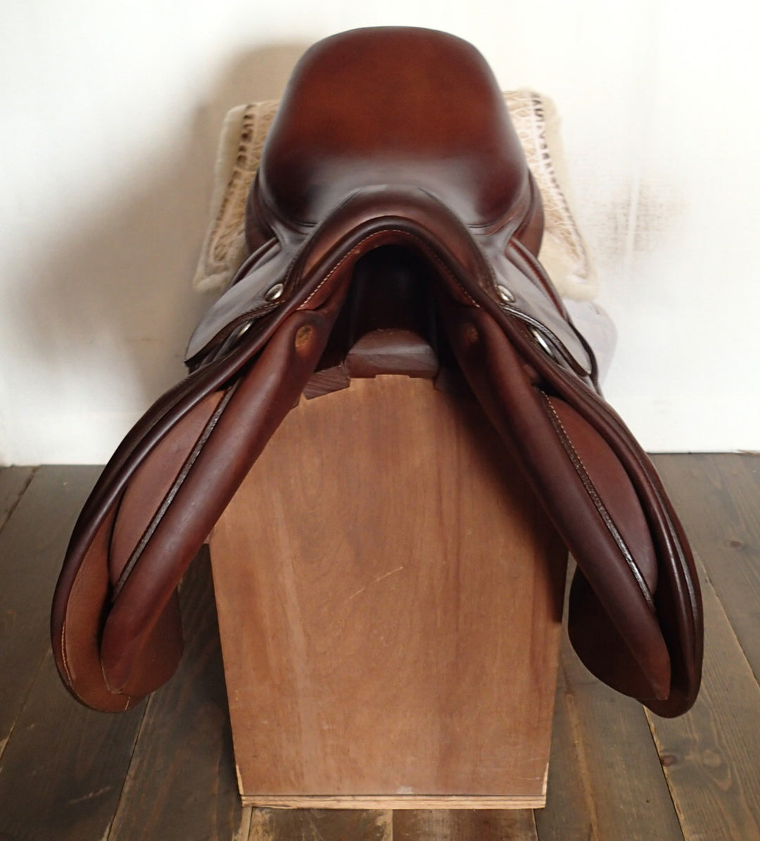 17" Butet Premium Saddle - Full Calfskin - 2017 - M Seat - 1.75 Flaps - 4.25" dot to dot (001)