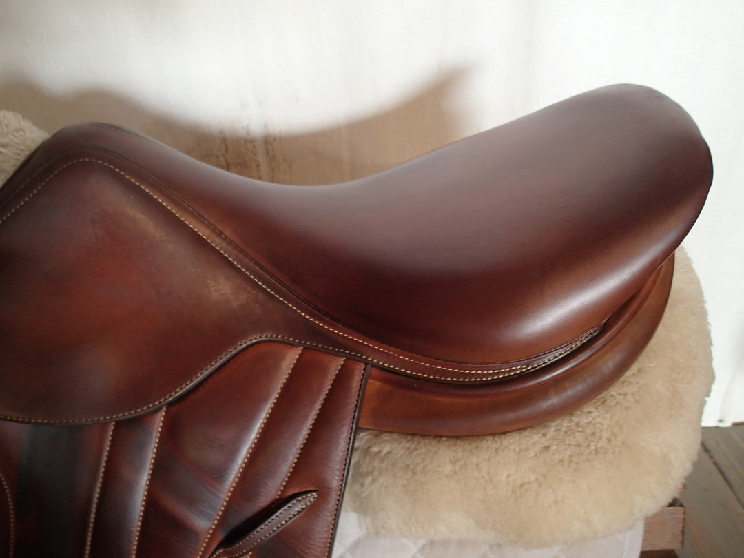 17" Butet Premium Saddle - Full Calfskin - 2017 - M Seat - 1.75 Flaps - 4.25" dot to dot (001)