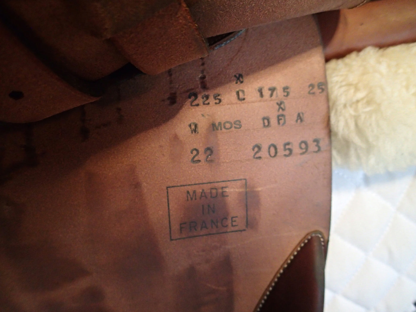 17.5" CWD Saddle - Full Calfskin - 2004 - 2L Flaps - SE01 - 4.25" dot to dot