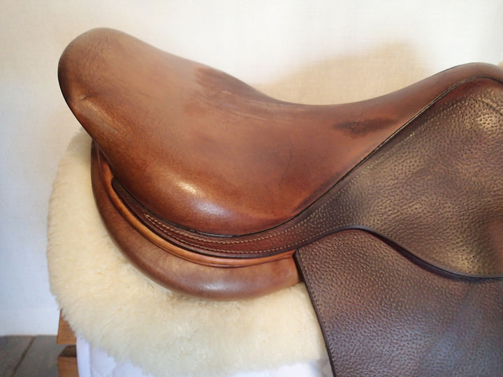 17" CWD Saddle - 2009 - 2L Flaps - SE02 - 4.25" dot to dot