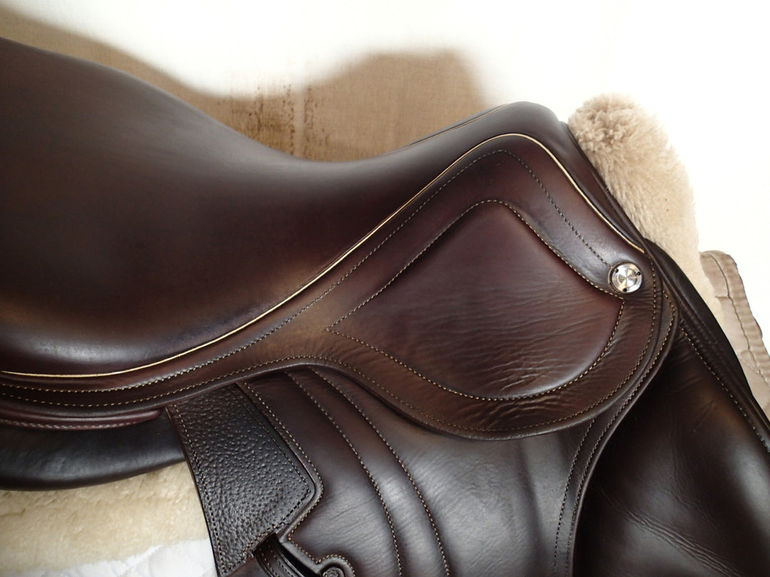 18" CWD Mademoiselle 2Gs Saddle - Full Buffalo - 2018 - 3L Flaps - SE32 (015)