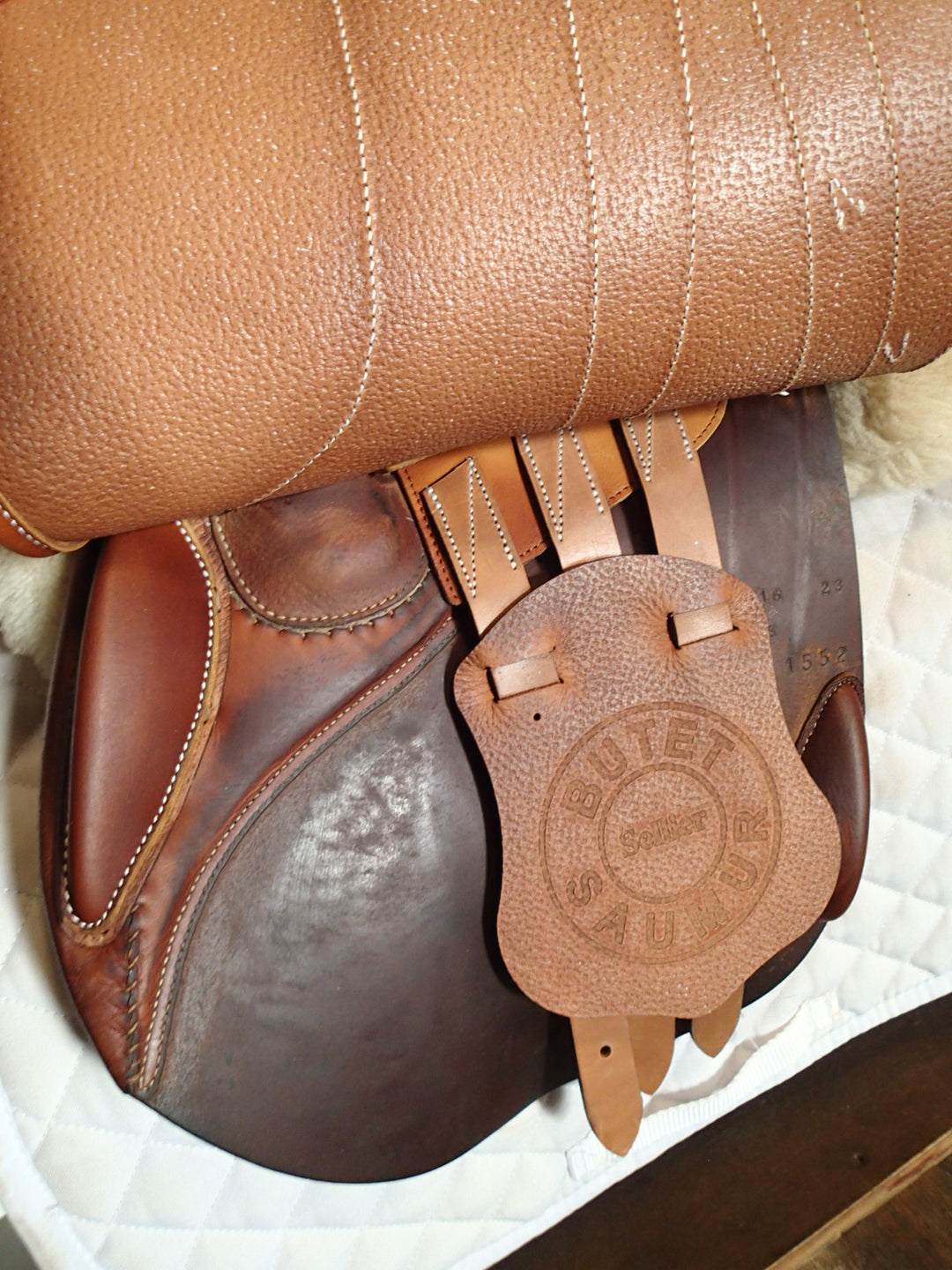 16" Butet Premium Saddle - Full Calfskin - 2016 - L Seat - 2 Flaps - 4.25" dot to dot (016)