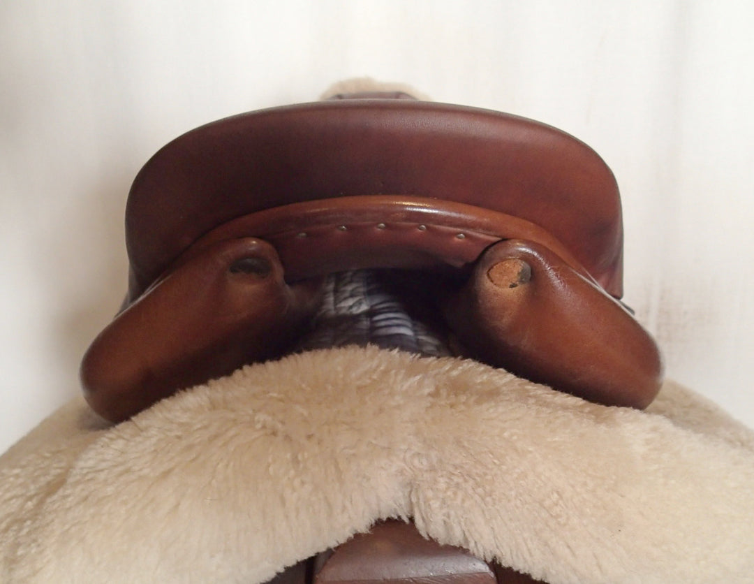 16" Butet Premium Saddle - Full Calfskin - 2016 - L Seat - 2 Flaps - 4.25" dot to dot (016)