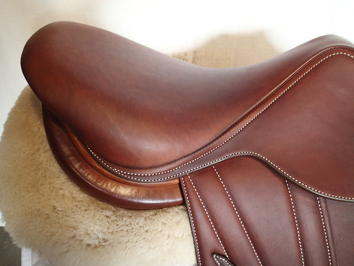 16" Butet Premium Saddle - Full Calfskin - 2016 - L Seat - 2 Flaps - 4.25" dot to dot (016)