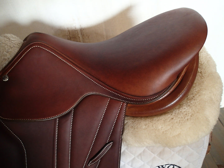 16" Butet Premium Saddle - Full Calfskin - 2016 - L Seat - 2 Flaps - 4.25" dot to dot (016)