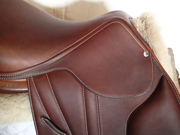16" Butet Premium Saddle - Full Calfskin - 2016 - L Seat - 2 Flaps - 4.25" dot to dot (016)