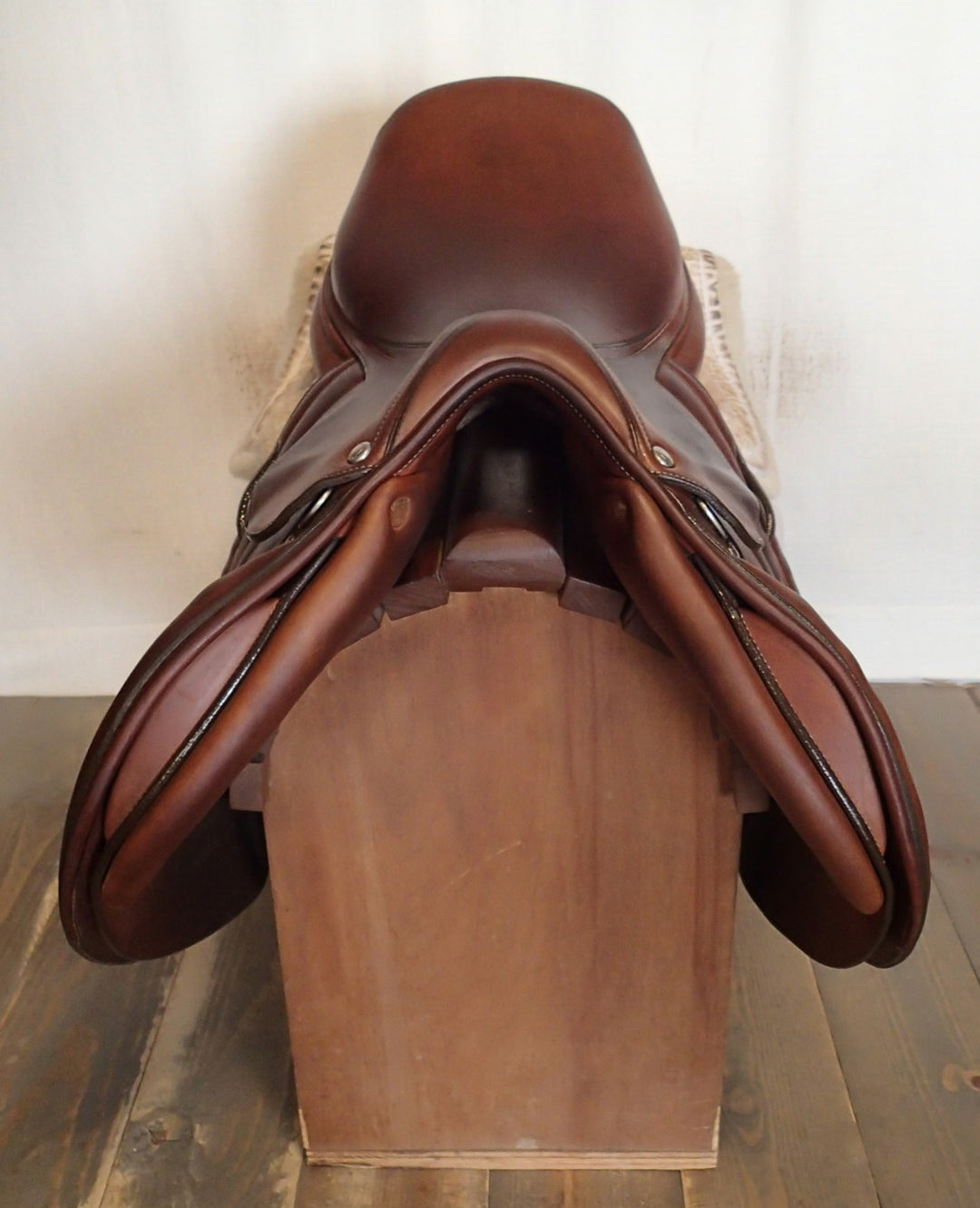 17" Butet Premium Saddle - Full Calfskin - 2018 - M Seat - 1.75 Flaps - 4.25" dot to dot (018)