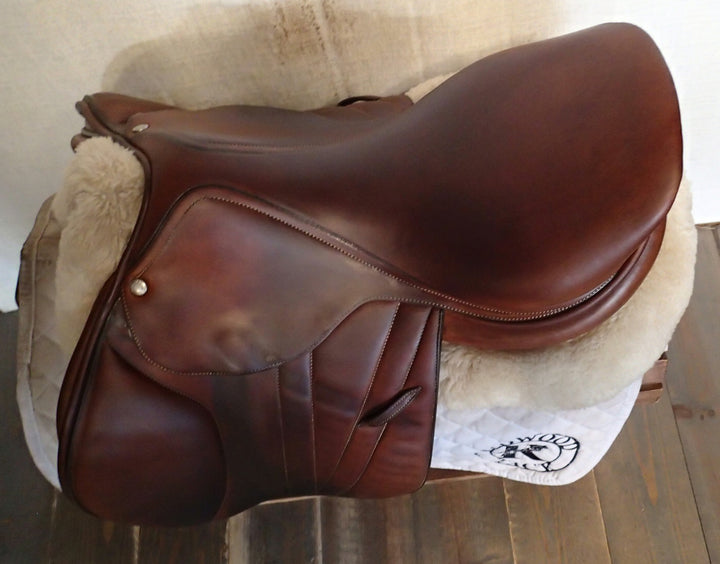 17" Butet Premium Saddle - Full Calfskin - 2018 - M Seat - 1.75 Flaps - 4.25" dot to dot (018)