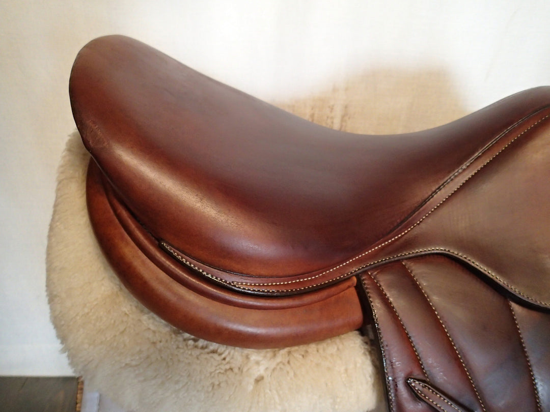 17" Butet Premium Saddle - Full Calfskin - 2018 - M Seat - 1.75 Flaps - 4.25" dot to dot (018)