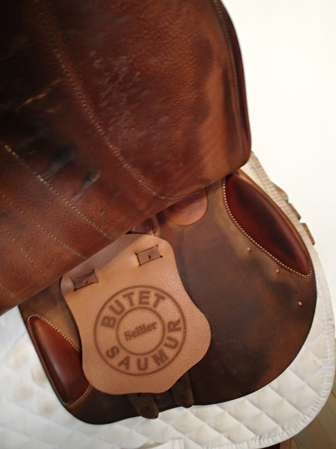 17" Butet Premium Saddle - Full Calfskin - 2018 - M Seat - 1.75 Flaps - 4.25" dot to dot (018)