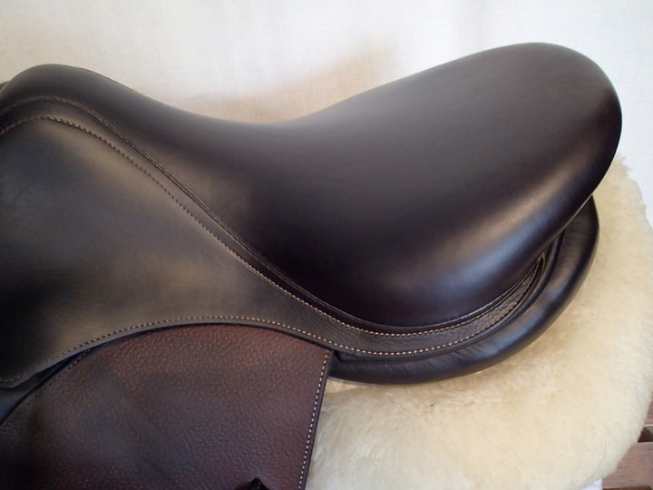 16.5" Voltaire Calgary Saddle - 2018 - 1A Flaps - 4.75" dot to dot - XFIN Panels