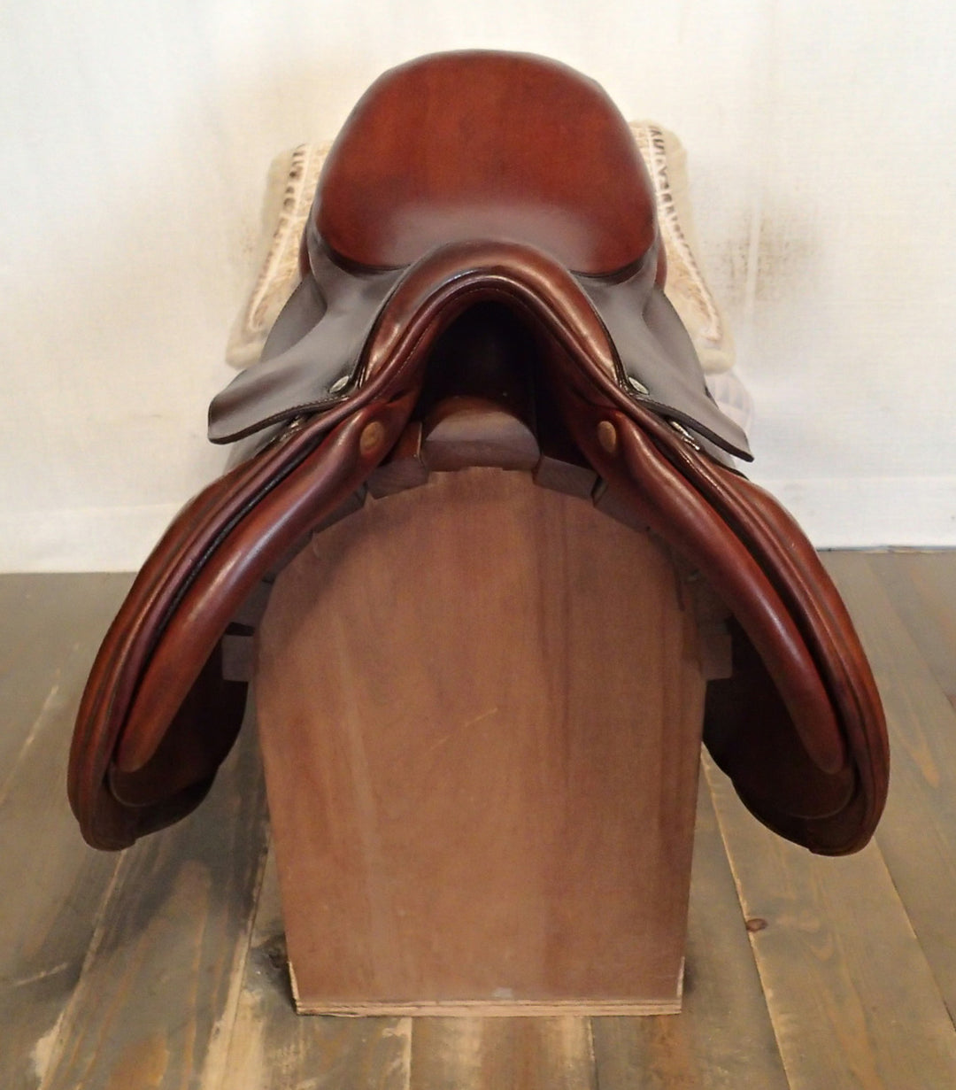 16" Butet Saddle - 2010 - P Seat - 1 Flaps - 5" dot to dot (020)