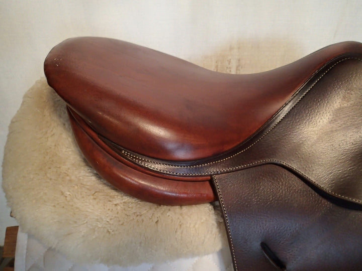 16" Butet Saddle - 2010 - P Seat - 1 Flaps - 5" dot to dot (020)