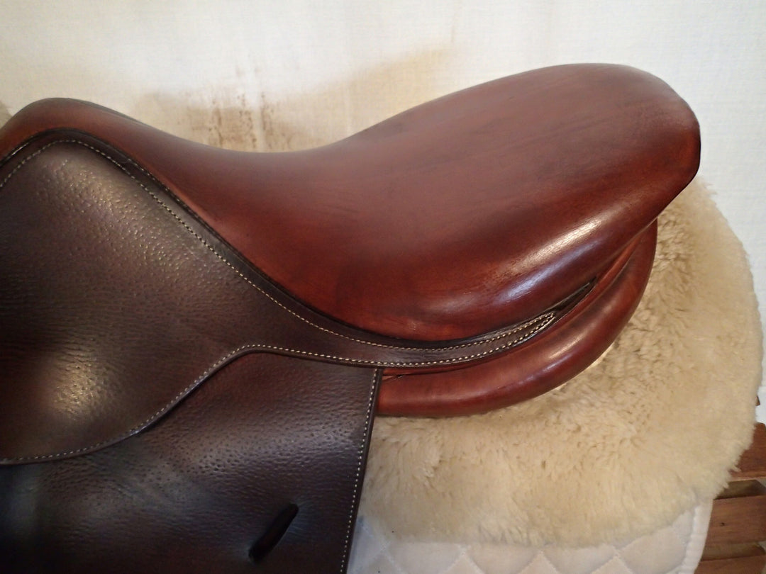 16" Butet Saddle - 2010 - P Seat - 1 Flaps - 5" dot to dot (020)