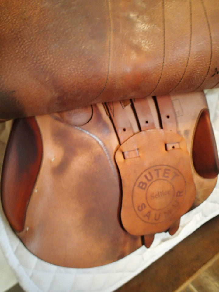 17.5" Butet Premium Saddle - Full Calfskin - 2022 - M Seat - 2.75 Flaps - 4.25" dot to dot (021)