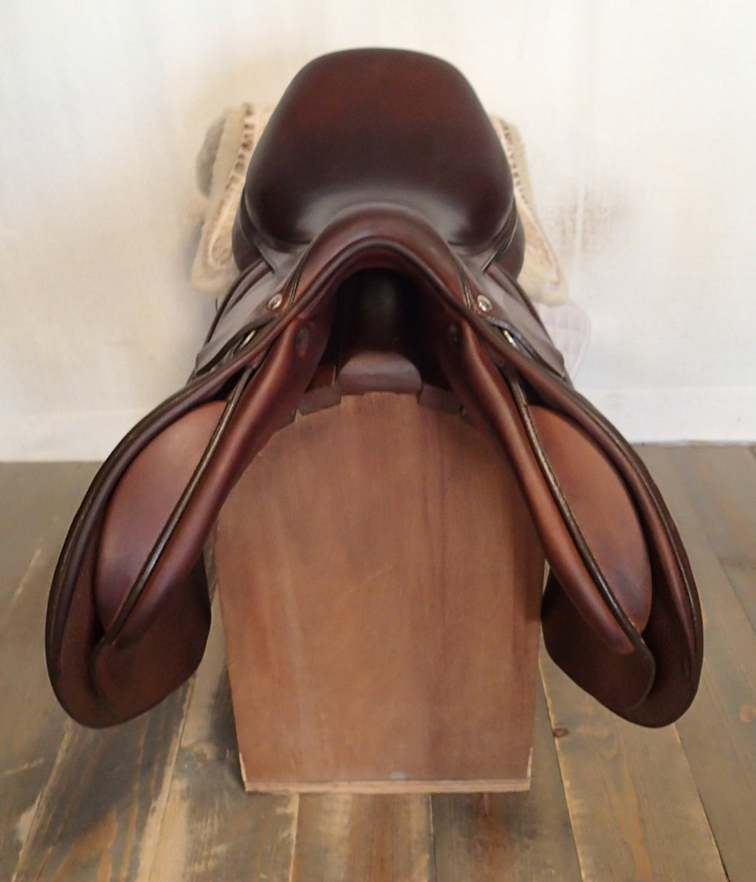 17.5" Butet Premium Saddle - Full Calfskin - 2022 - M Seat - 2.75 Flaps - 4.25" dot to dot (021)