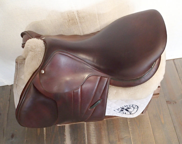 17.5" Butet Premium Saddle - Full Calfskin - 2022 - M Seat - 2.75 Flaps - 4.25" dot to dot (021)