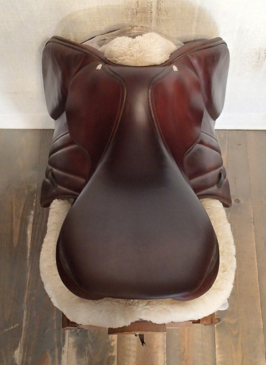 17.5" Butet Premium Saddle - Full Calfskin - 2022 - M Seat - 2.75 Flaps - 4.25" dot to dot (021)