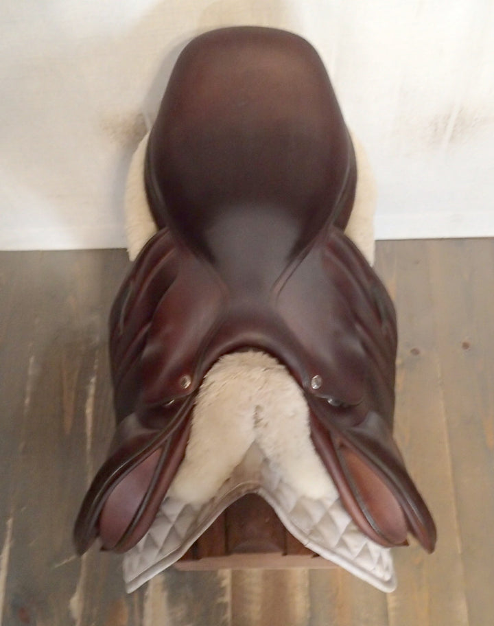 17.5" Butet Premium Saddle - Full Calfskin - 2022 - M Seat - 2.75 Flaps - 4.25" dot to dot (021)