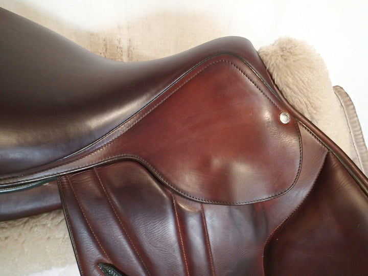 17.5" Butet Premium Saddle - Full Calfskin - 2022 - M Seat - 2.75 Flaps - 4.25" dot to dot (021)