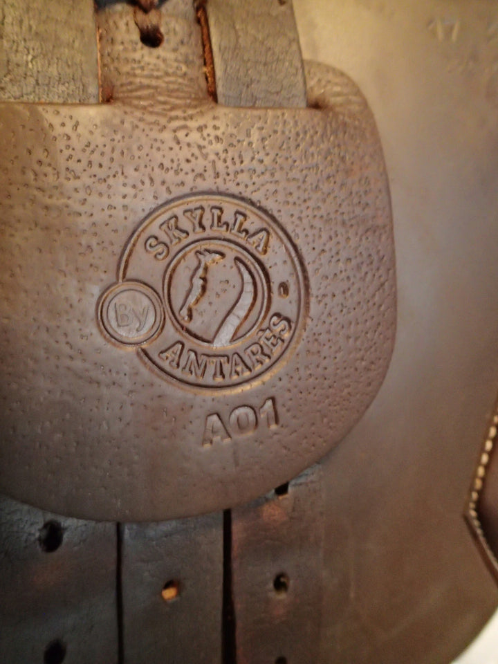 17" Antares Skylla Saddle - Full Calfskin - 2022 - 2N Flaps - 4.5" dot to dot (022)