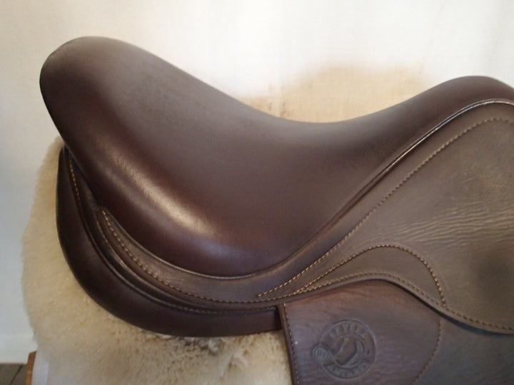 17" Antares Skylla Saddle - Full Calfskin - 2022 - 2N Flaps - 4.5" dot to dot (022)