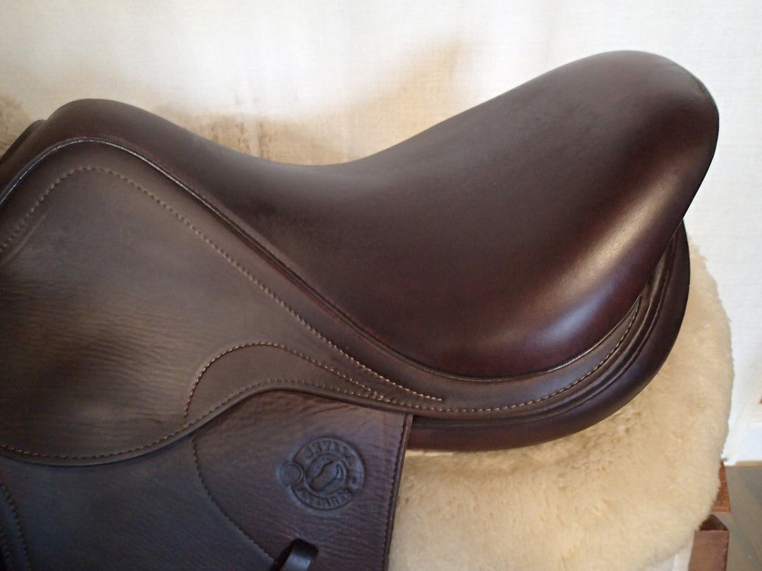 17" Antares Skylla Saddle - Full Calfskin - 2022 - 2N Flaps - 4.5" dot to dot (022)