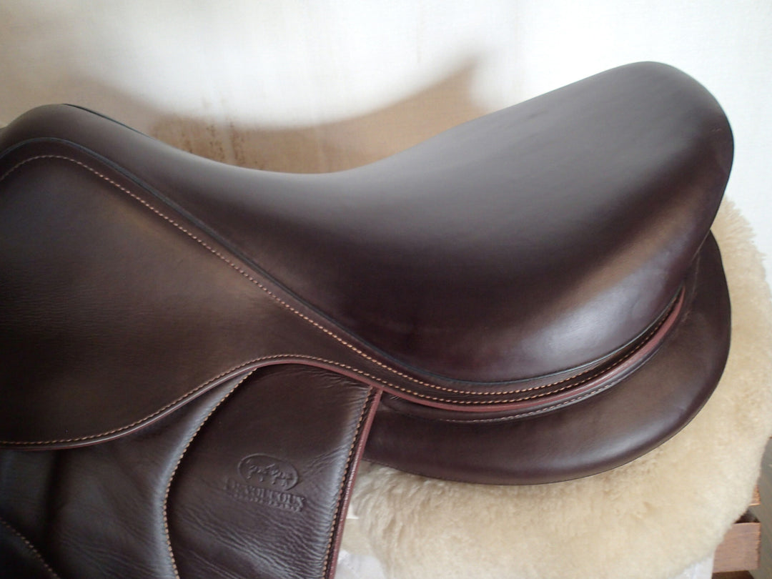 17.5" Devoucoux Biarritz O Saddle - Full Buffalo - 2020 - 2A Flaps - 4.75" dot to dot (023)