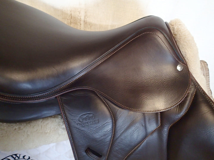17.5" Devoucoux Biarritz O Saddle - Full Buffalo - 2020 - 2A Flaps - 4.75" dot to dot (023)