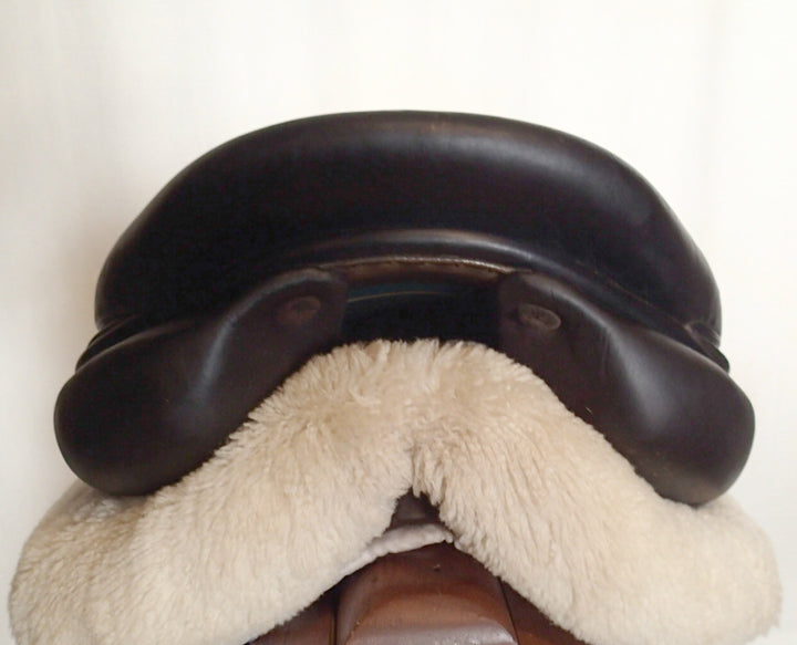 18.5" Voltaire Palm Beach Saddle - 2015 - 4AAR Flaps - 4.75" dot to dot - Pro Panels (026)