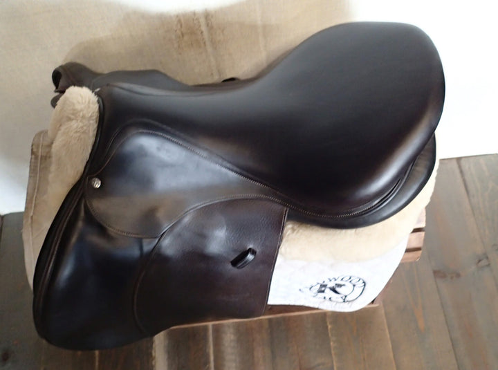 18.5" Voltaire Palm Beach Saddle - 2015 - 4AAR Flaps - 4.75" dot to dot - Pro Panels (026)
