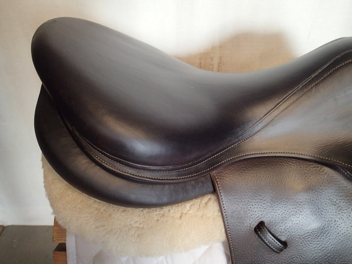 18.5" Voltaire Palm Beach Saddle - 2015 - 4AAR Flaps - 4.75" dot to dot - Pro Panels (026)