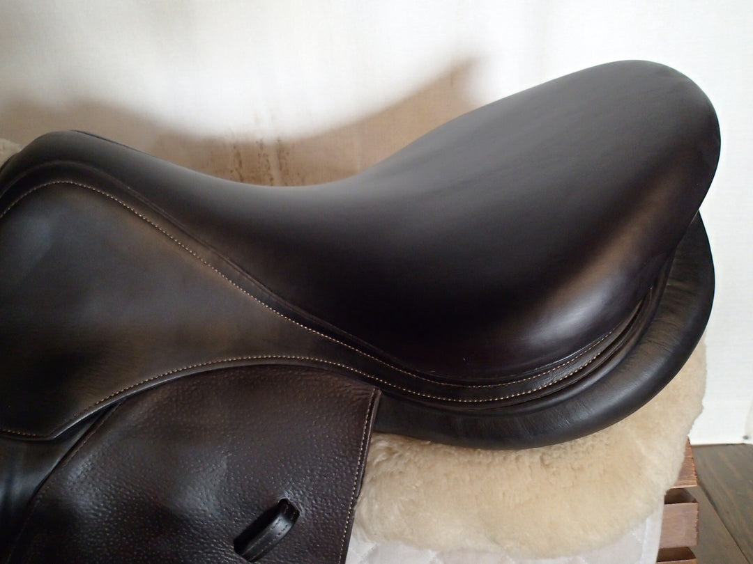 18.5" Voltaire Palm Beach Saddle - 2015 - 4AAR Flaps - 4.75" dot to dot - Pro Panels (026)