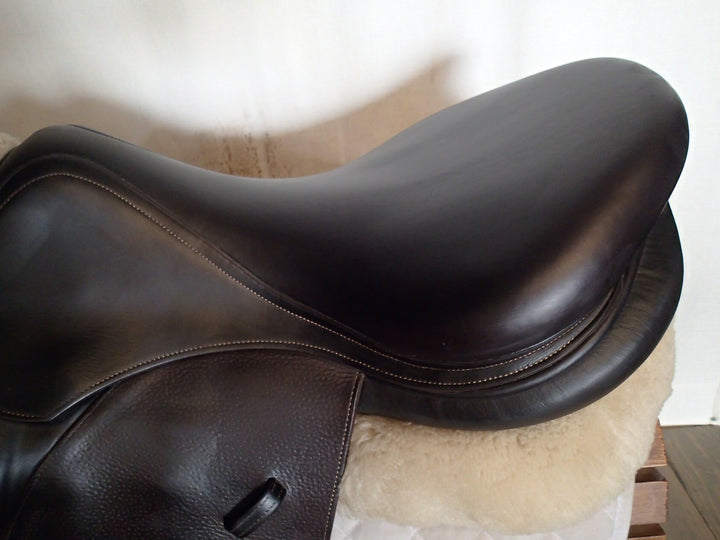 18.5" Voltaire Palm Beach Saddle - 2015 - 4AAR Flaps - 4.75" dot to dot - Pro Panels (026)