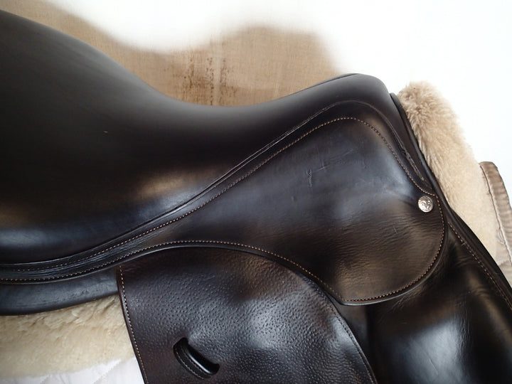 18.5" Voltaire Palm Beach Saddle - 2015 - 4AAR Flaps - 4.75" dot to dot - Pro Panels (026)