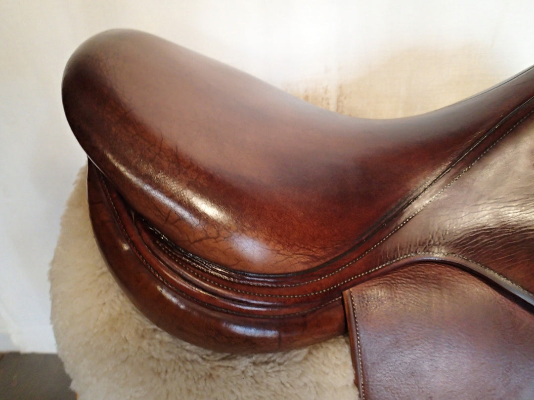 17.5" Antares Saddle - Full Buffalo - 2006 - 3D Flaps - 4.75" dot to dot (027)