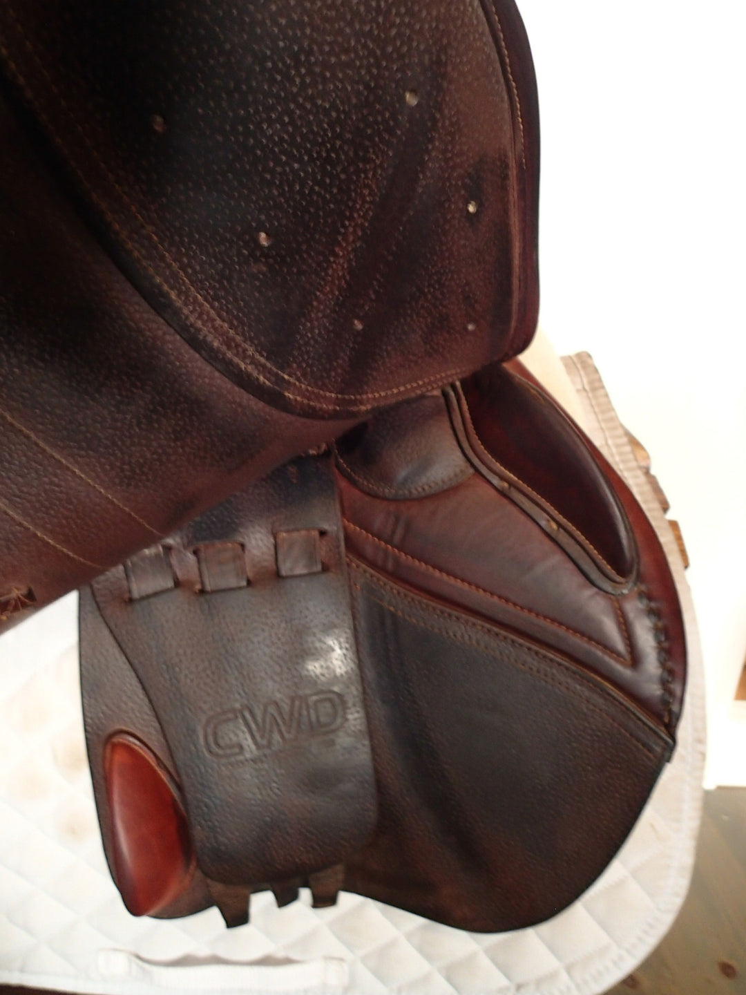 16.5" CWD Saddle - Full Buffalo - 2012 - 3L Flaps - SE02 - 4.25" dot to dot (030)